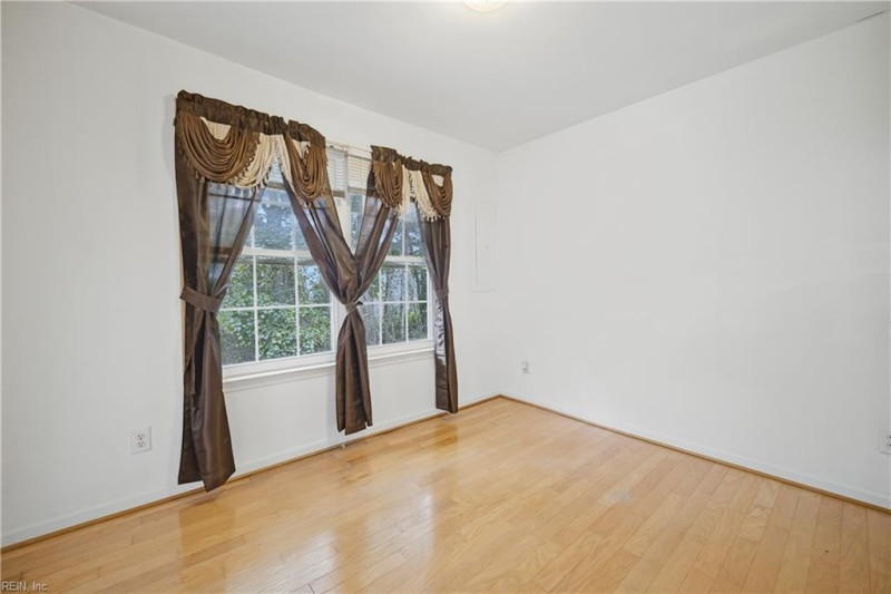 Photo 10 of 36 residential for sale in Hampton virginia