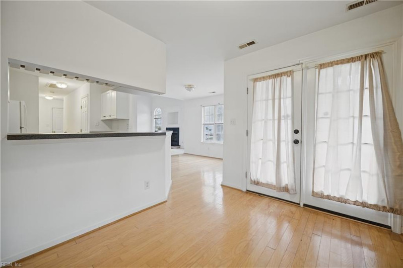 Photo 11 of 36 residential for sale in Hampton virginia