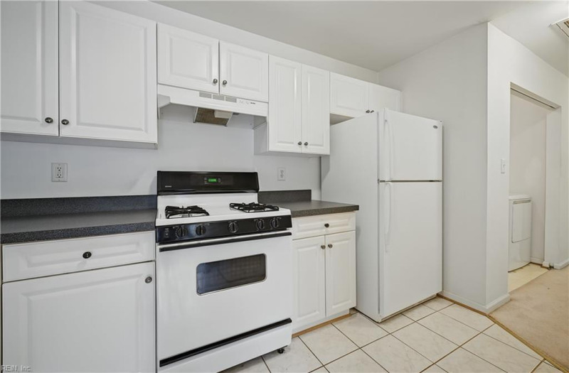 Photo 12 of 36 residential for sale in Hampton virginia