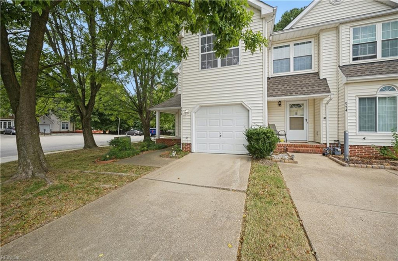 Photo 3 of 36 residential for sale in Hampton virginia