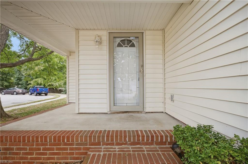 Photo 4 of 36 residential for sale in Hampton virginia