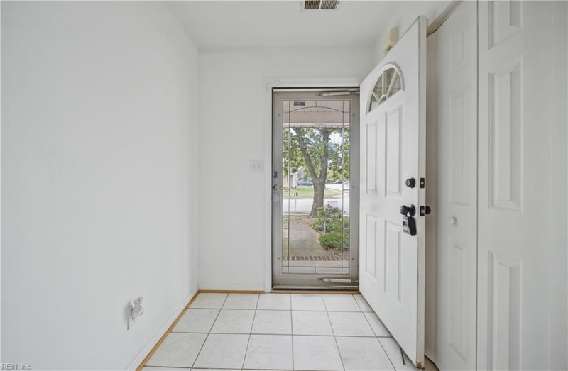 Photo 5 of 36 residential for sale in Hampton virginia