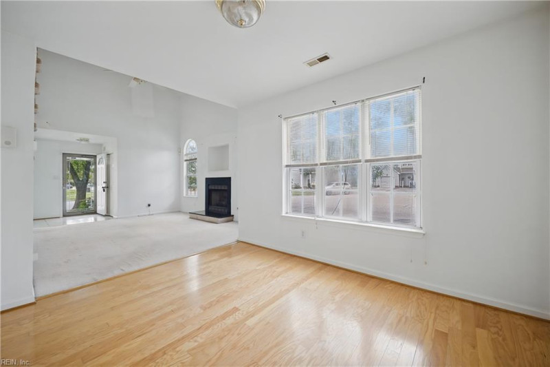 Photo 9 of 36 residential for sale in Hampton virginia