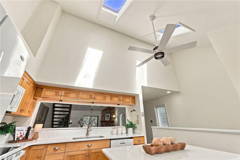 Photo 13 of 42 residential for sale in Virginia Beach virginia