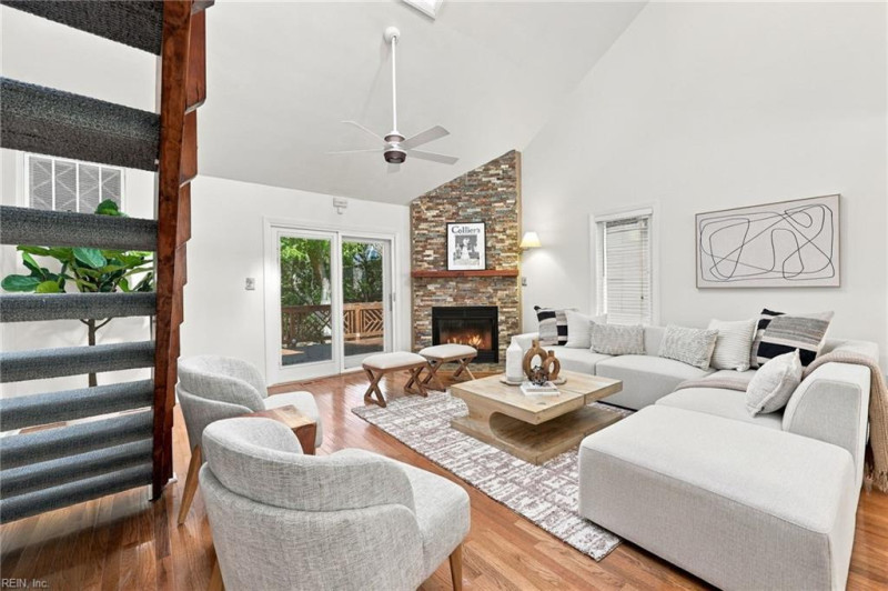 Photo 4 of 42 residential for sale in Virginia Beach virginia
