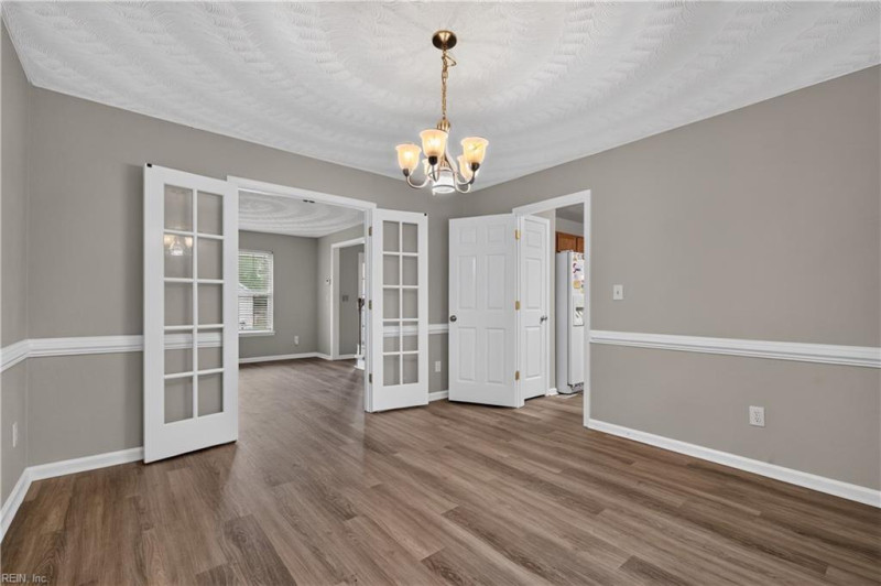 Photo 3 of 42 residential for sale in Chesapeake virginia