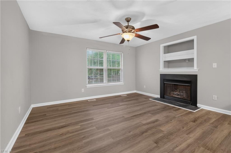 Photo 6 of 42 residential for sale in Chesapeake virginia