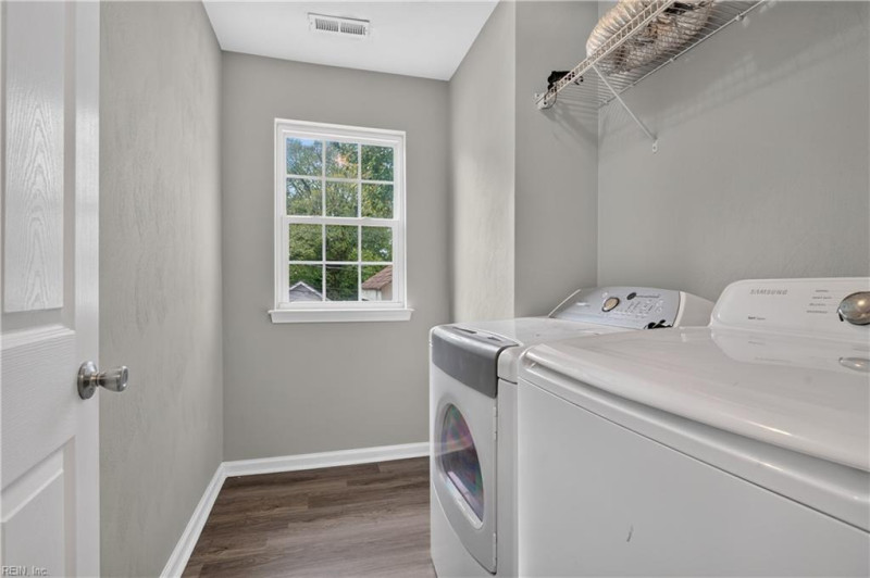 Photo 8 of 42 residential for sale in Chesapeake virginia