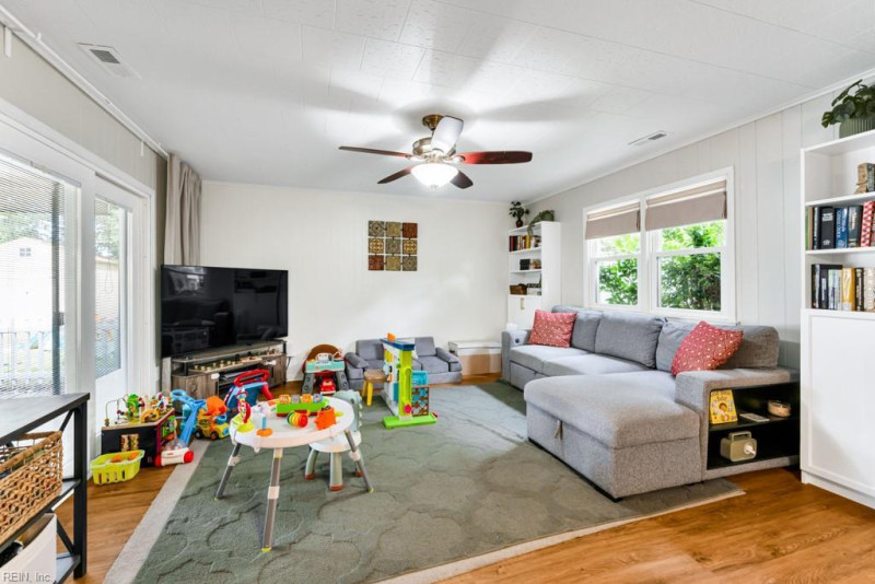 Photo 17 of 34 residential for sale in Norfolk virginia