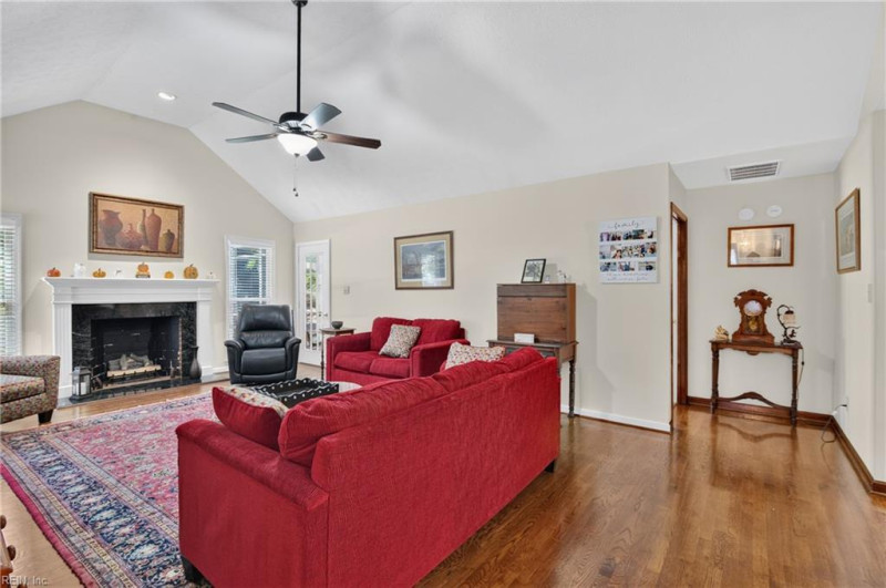 Photo 10 of 50 residential for sale in Gloucester County virginia