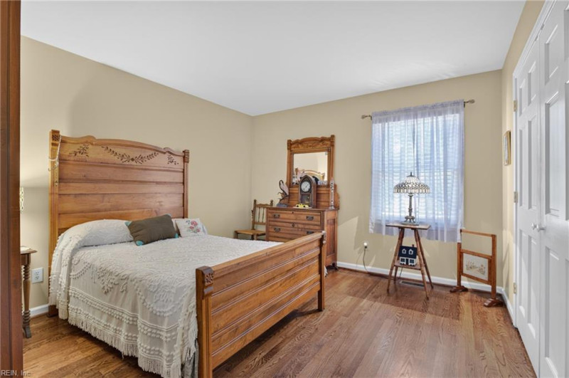 Photo 23 of 50 residential for sale in Gloucester County virginia