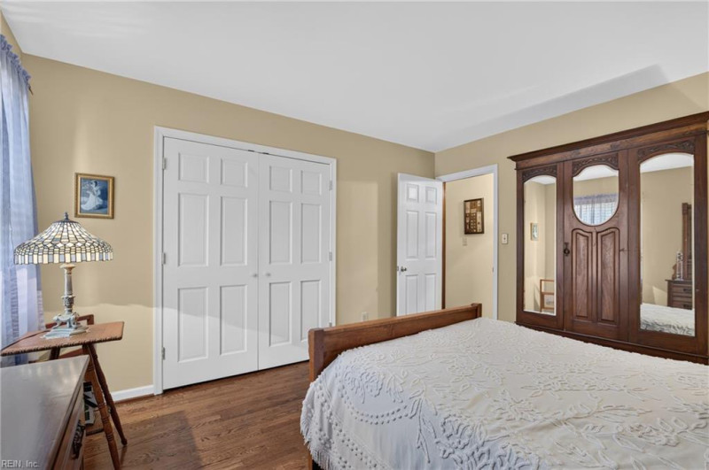 Photo 25 of 50 residential for sale in Gloucester County virginia