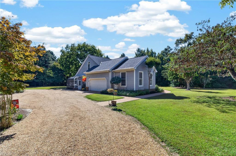 Photo 34 of 50 residential for sale in Gloucester County virginia