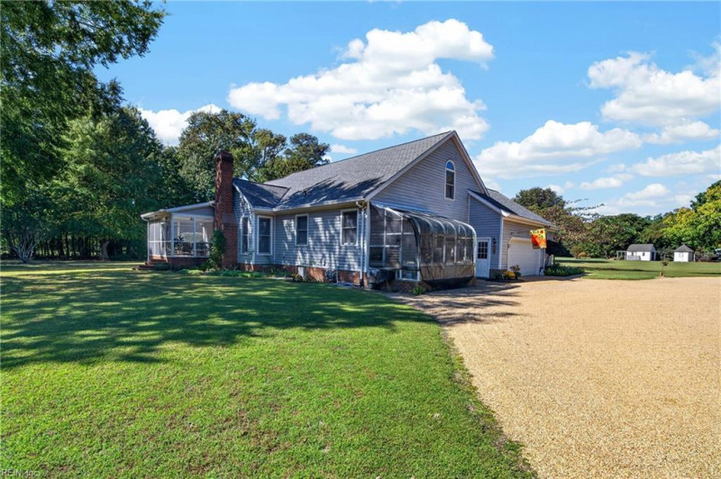 Photo 35 of 50 residential for sale in Gloucester County virginia