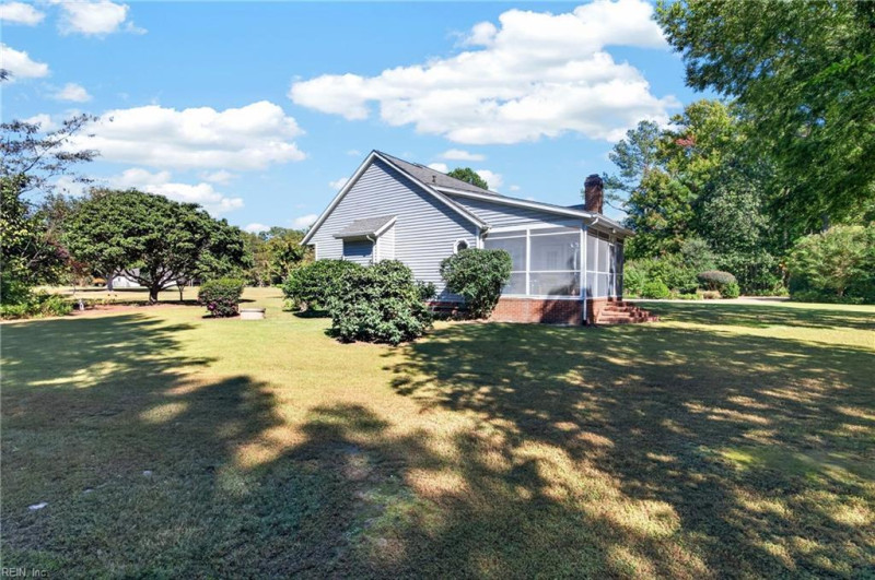 Photo 37 of 50 residential for sale in Gloucester County virginia