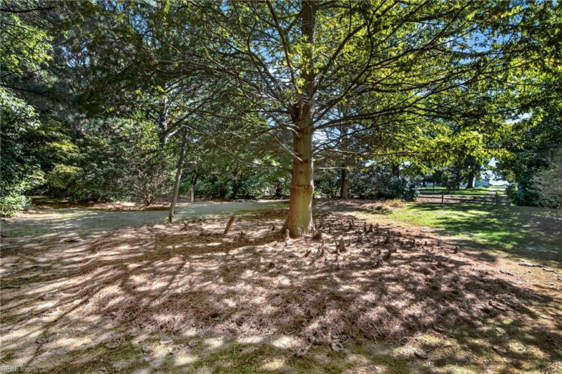 Photo 38 of 50 residential for sale in Gloucester County virginia