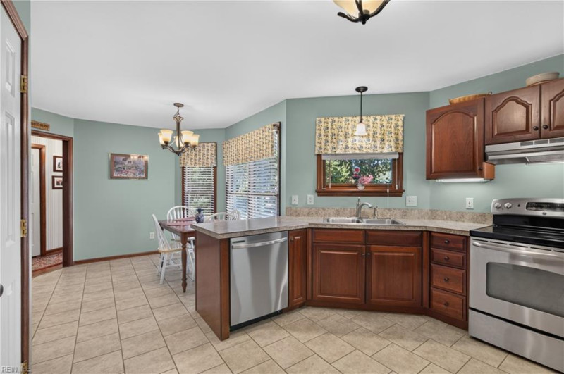 Photo 6 of 50 residential for sale in Gloucester County virginia
