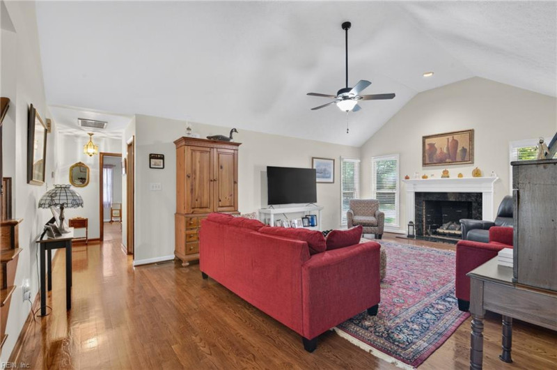 Photo 9 of 50 residential for sale in Gloucester County virginia