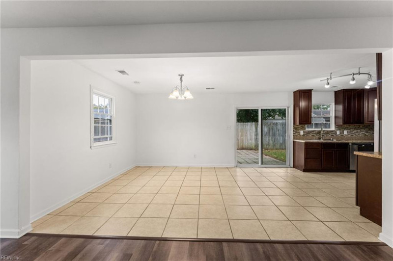 Photo 14 of 36 residential for sale in Virginia Beach virginia