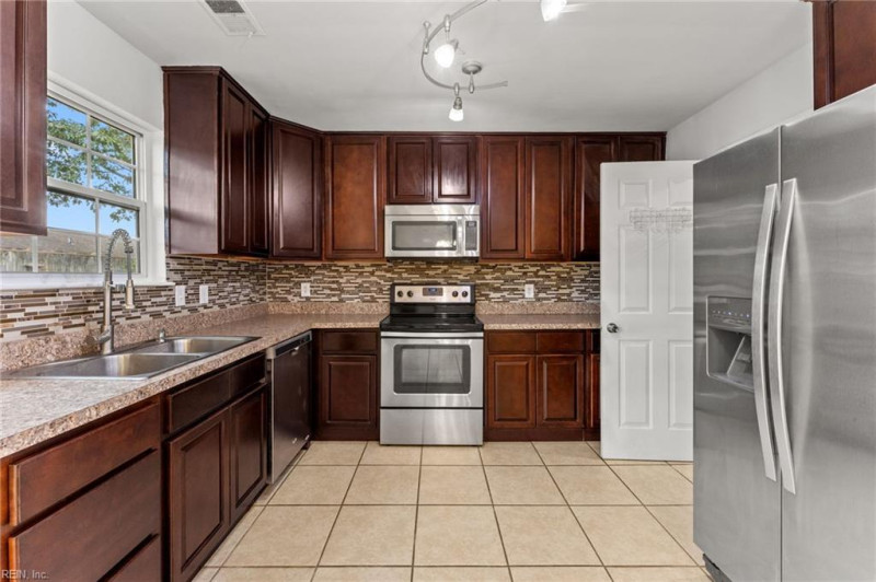 Photo 2 of 36 residential for sale in Virginia Beach virginia