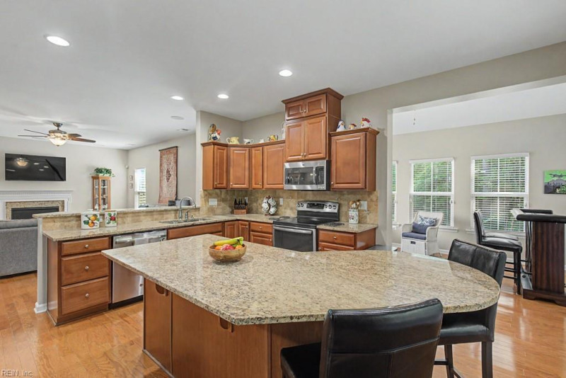 Photo 10 of 31 residential for sale in York County virginia
