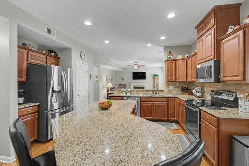 Photo 11 of 31 residential for sale in York County virginia