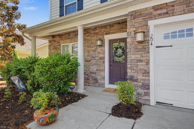 Photo 2 of 31 residential for sale in York County virginia