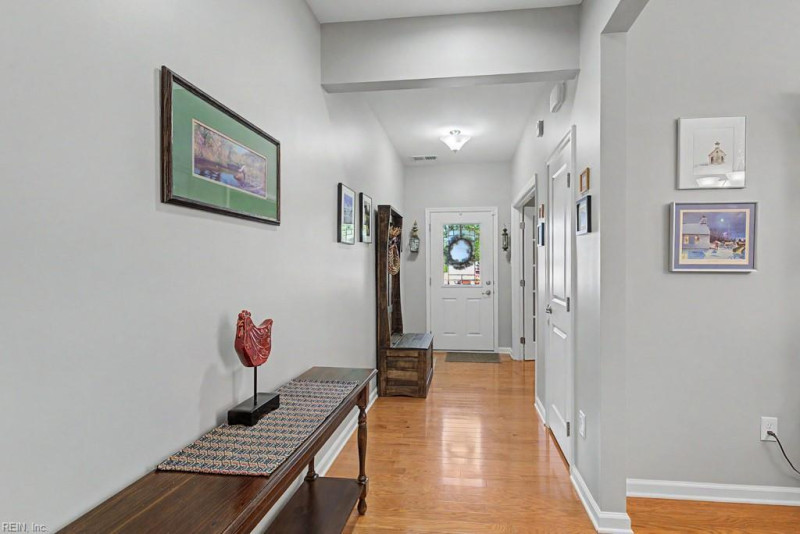 Photo 4 of 31 residential for sale in York County virginia
