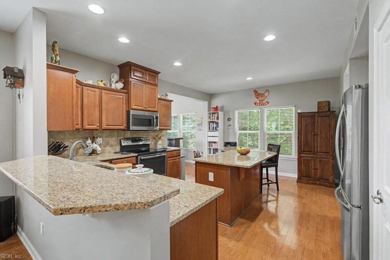 Photo 9 of 31 residential for sale in York County virginia