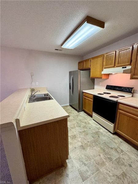Photo 8 of 28 residential for sale in Chesapeake virginia