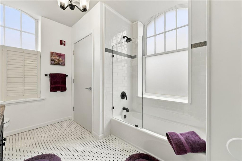 Photo 18 of 21 residential for sale in Norfolk virginia