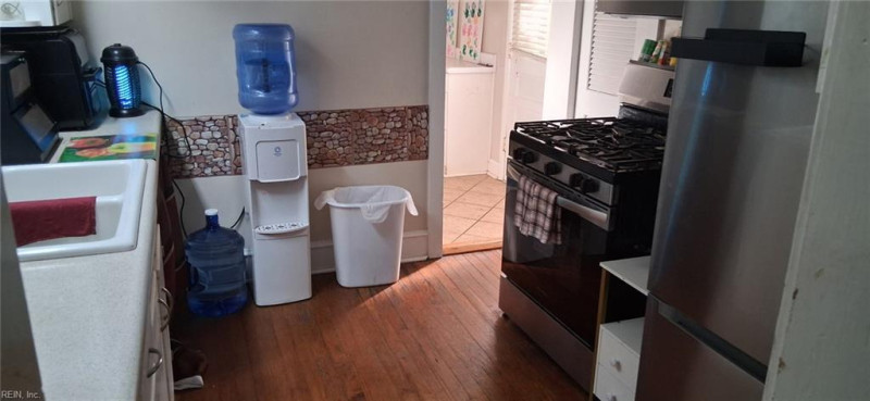 Photo 4 of 6 residential for sale in Portsmouth virginia