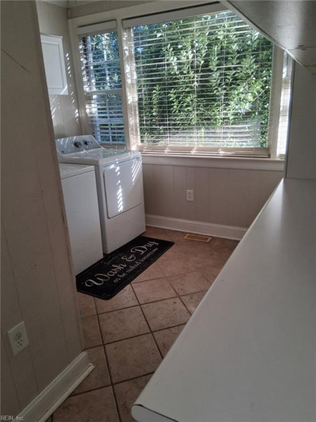 Photo 5 of 6 residential for sale in Portsmouth virginia