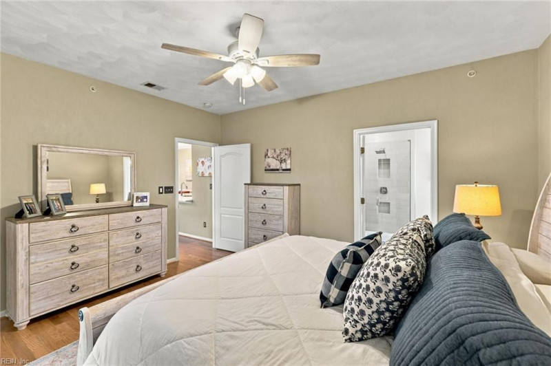 Photo 16 of 40 residential for sale in Virginia Beach virginia