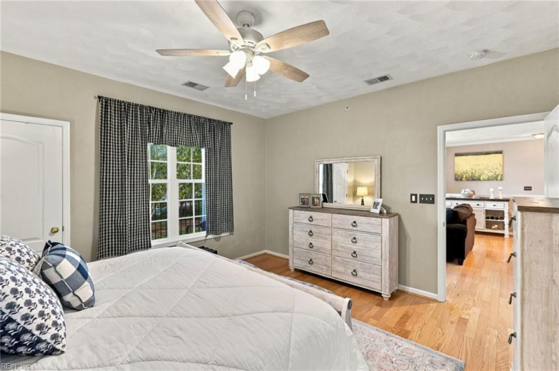 Photo 17 of 40 residential for sale in Virginia Beach virginia