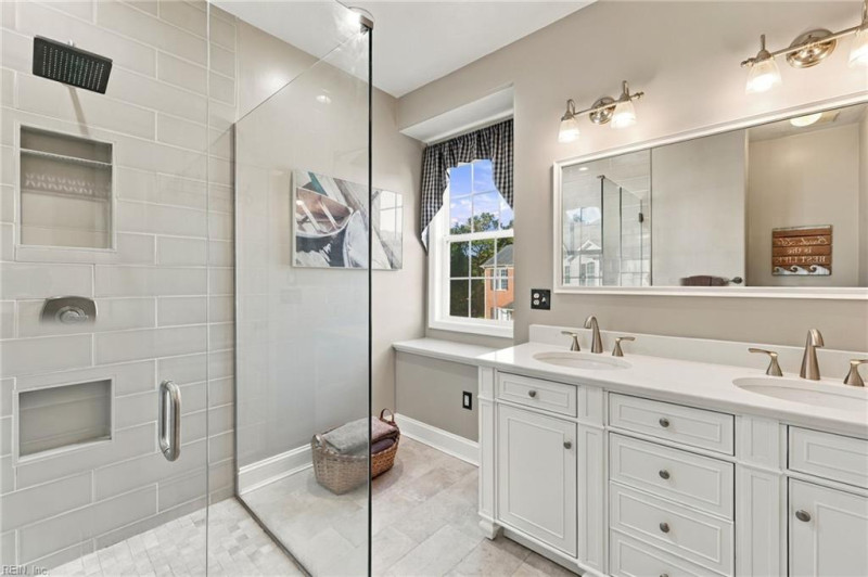 Photo 18 of 40 residential for sale in Virginia Beach virginia