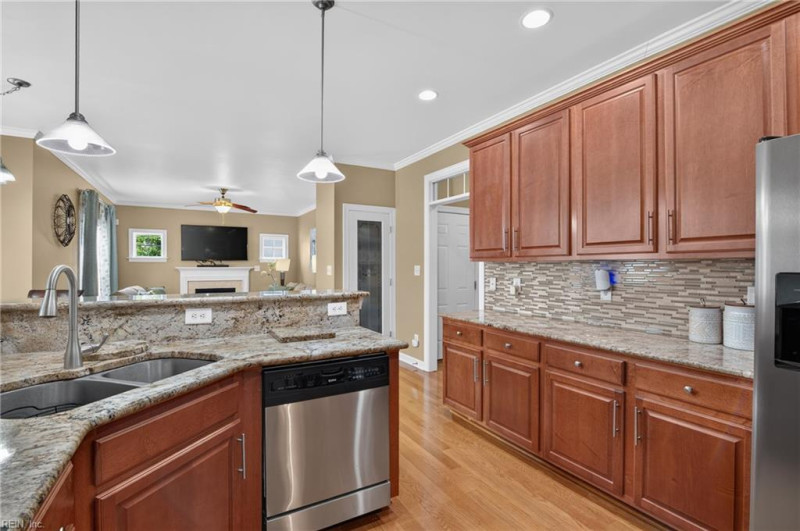 Photo 10 of 38 residential for sale in Hampton virginia