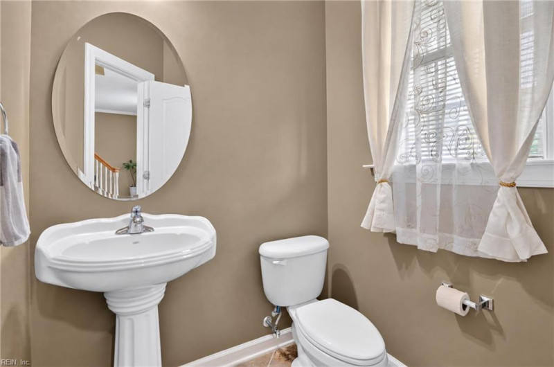 Photo 18 of 38 residential for sale in Hampton virginia
