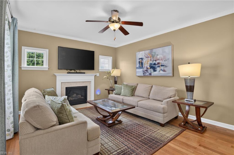 Photo 4 of 38 residential for sale in Hampton virginia