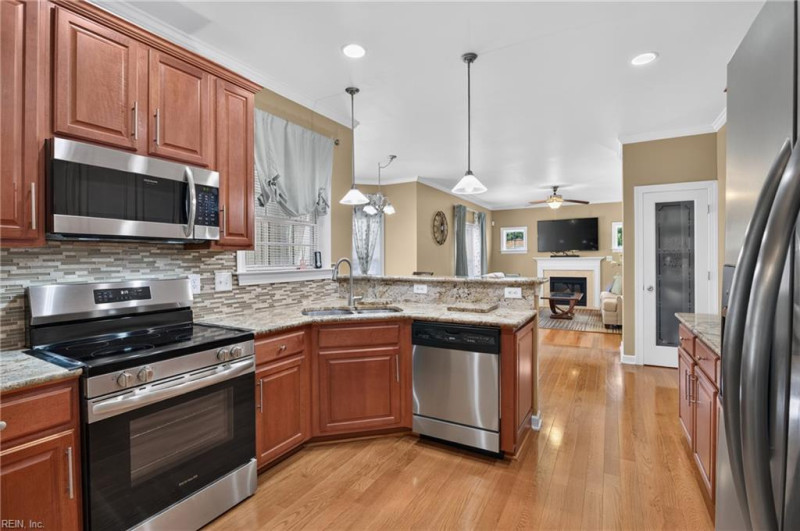 Photo 9 of 38 residential for sale in Hampton virginia