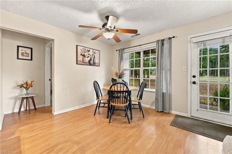 Photo 10 of 33 residential for sale in Virginia Beach virginia