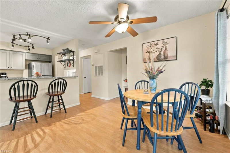 Photo 11 of 33 residential for sale in Virginia Beach virginia