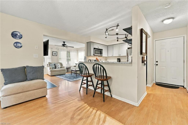 Photo 12 of 33 residential for sale in Virginia Beach virginia
