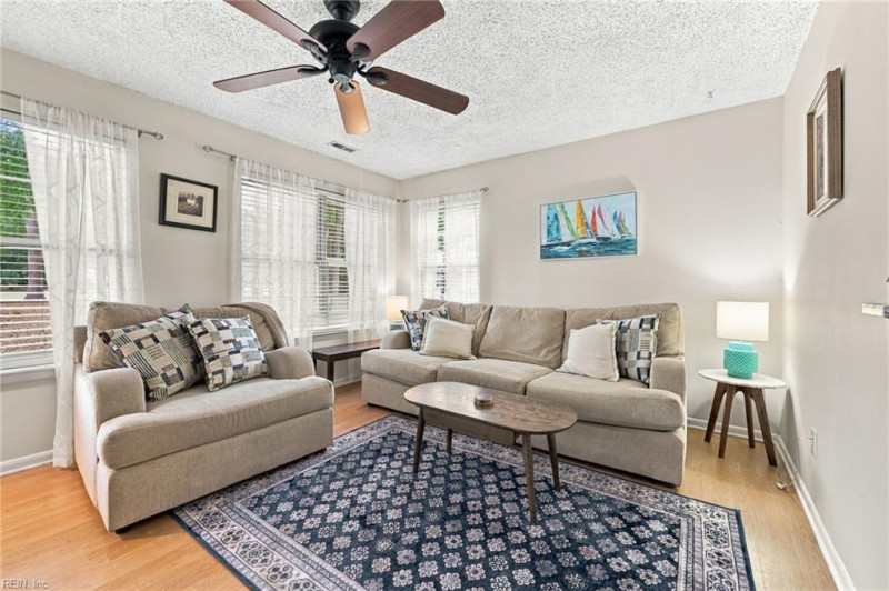 Photo 14 of 33 residential for sale in Virginia Beach virginia