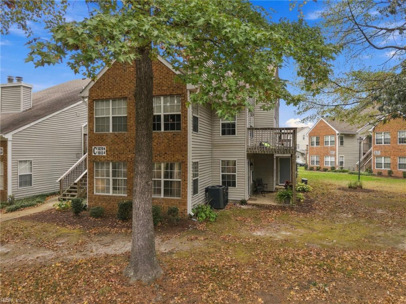 Photo 2 of 33 residential for sale in Virginia Beach virginia