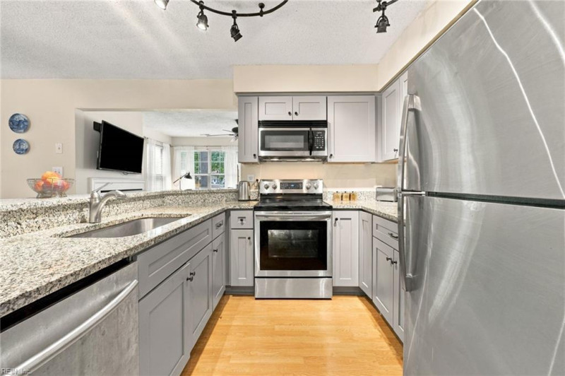Photo 3 of 33 residential for sale in Virginia Beach virginia