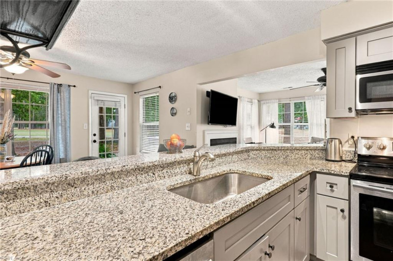 Photo 4 of 33 residential for sale in Virginia Beach virginia