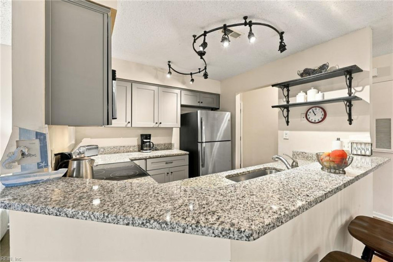 Photo 7 of 33 residential for sale in Virginia Beach virginia