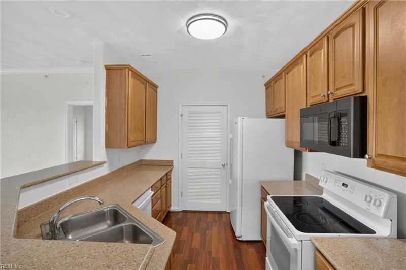 Photo 13 of 31 residential for sale in Virginia Beach virginia