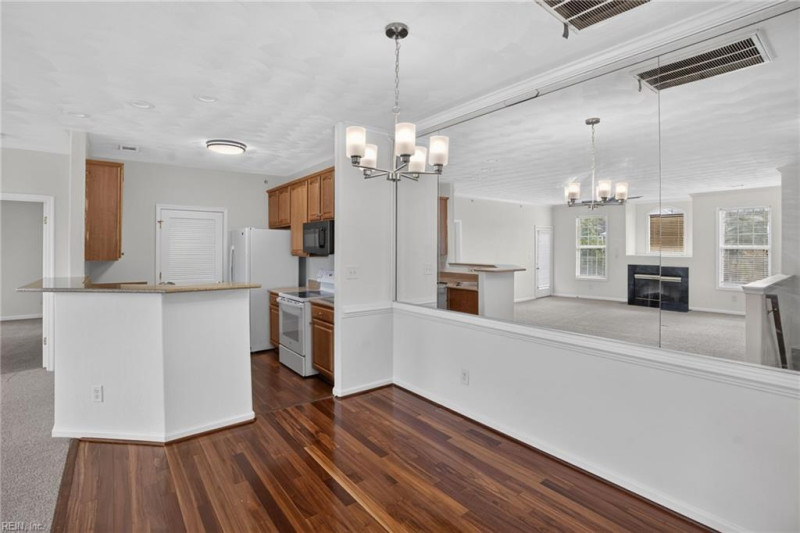 Photo 4 of 31 residential for sale in Virginia Beach virginia